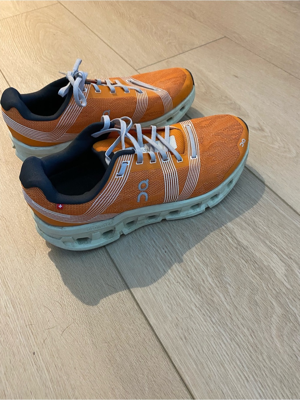 On Running Orange and White Performance Runners “Cloudgo”